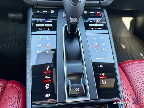 Used 2022 Porsche Macan S AWD/4WD image 16