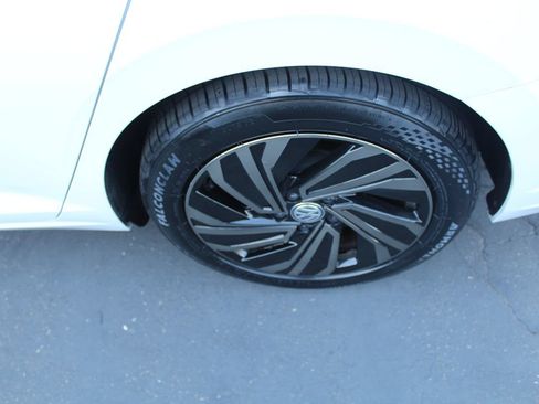 Used 2019 Volkswagen Jetta SEL Premium FWD image 15