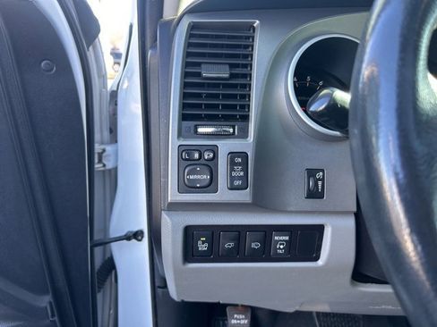 Used 2015 Toyota Sequoia Limited image 28