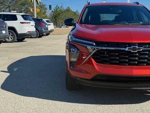 Used 2024 Chevrolet Trax RS image 27