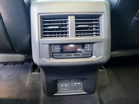 Used 2021 Volkswagen Atlas SE w/ Panoramic Sunroof Package FWD image 14