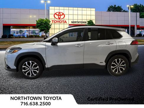 Used 2024 Toyota Corolla Cross AWD Hybrid w/ Moonroof Package image 2