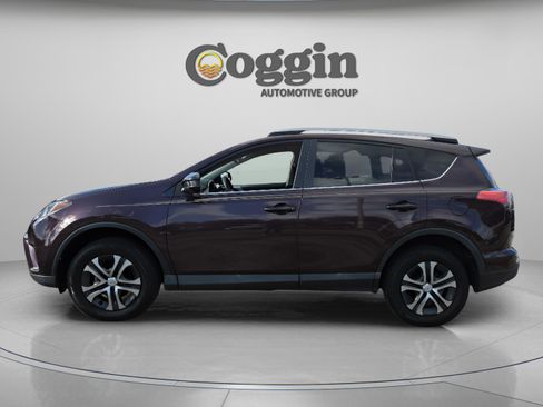 Used 2018 Toyota RAV4 LE image 3