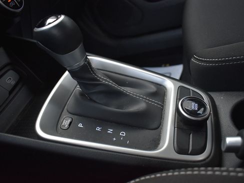 Used 2025 Hyundai Venue SEL FWD image 27