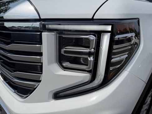 Used 2025 GMC Sierra 1500 SLT AWD/4WD image 11