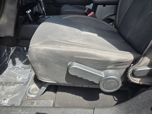 Used 2018 Jeep Wrangler Unlimited Sahara AWD/4WD image 11