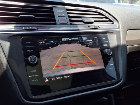 Certified 2024 Volkswagen Tiguan SE w/ Panoramic Sunroof Package FWD image 10