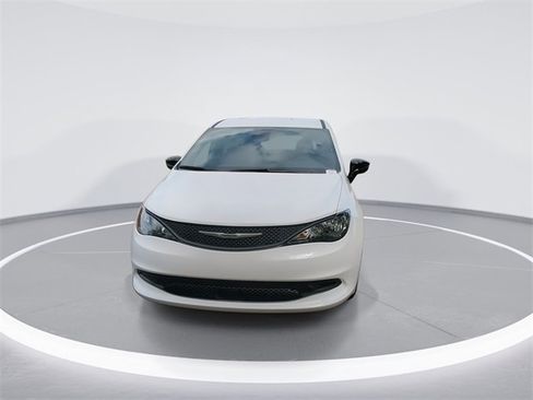 New 2025 Chrysler Voyager LX image 3