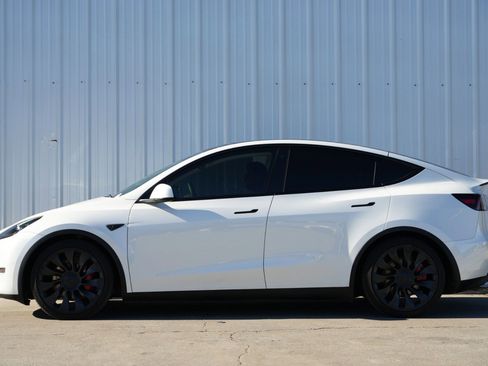 Used 2023 Tesla Model Y Performance image 9