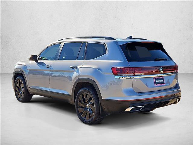 Used 2024 Volkswagen Atlas SE w/ Panoramic Sunroof Package FWD image 8