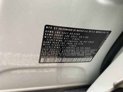 Used 2018 Volkswagen Tiguan SE w/ Panoramic Sunroof Package FWD image 14