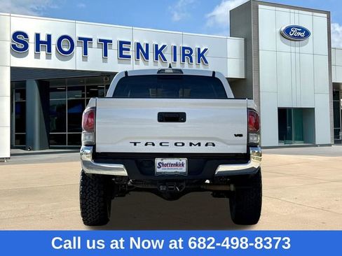 Used 2021 Toyota Tacoma TRD Off-Road image 7