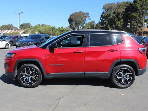 Used 2025 Jeep Compass Limited AWD/4WD image 2