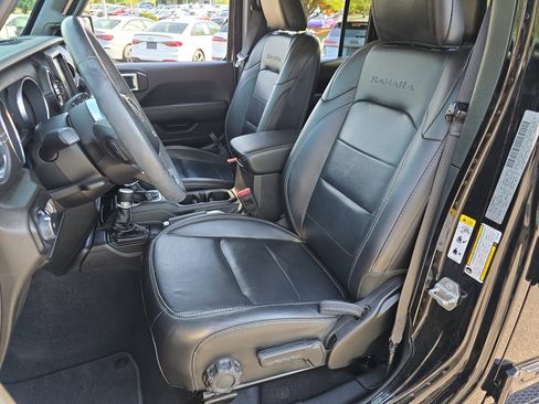 Used 2018 Jeep Wrangler Unlimited Sahara AWD/4WD image 14