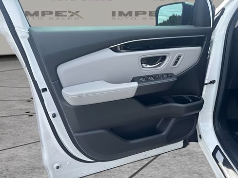 Used 2025 Honda Pilot EX-L image 18