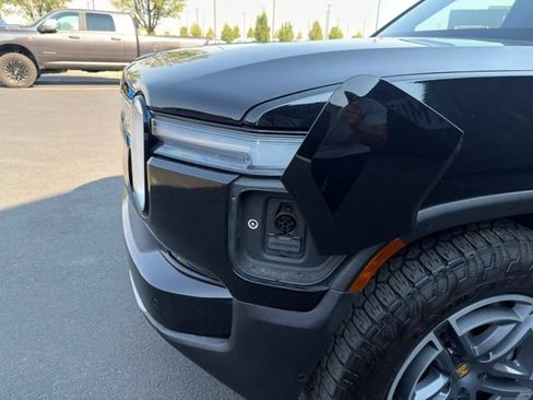 Used 2025 Rivian R1S Adventure AWD/4WD image 31
