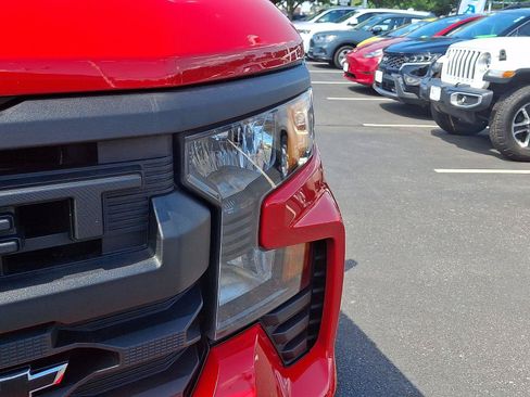 Used 2022 Chevrolet Silverado 1500 Custom w/ LPO, Dark Essentials Package AWD/4WD image 9