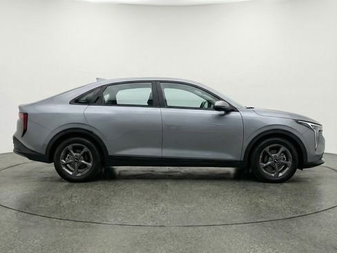 Used 2025 Kia K4 LXS image 11