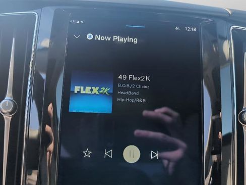 Used 2023 Volvo XC60 B5 Plus image 13