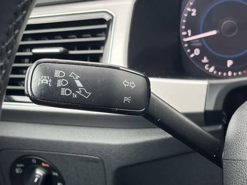 Used 2018 Volkswagen Atlas SEL Premium image 33