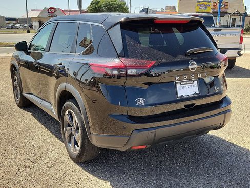 Used 2024 Nissan Rogue SV FWD image 3
