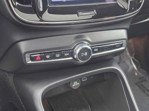 Certified 2023 Volvo XC40 Recharge Ultimate image 27