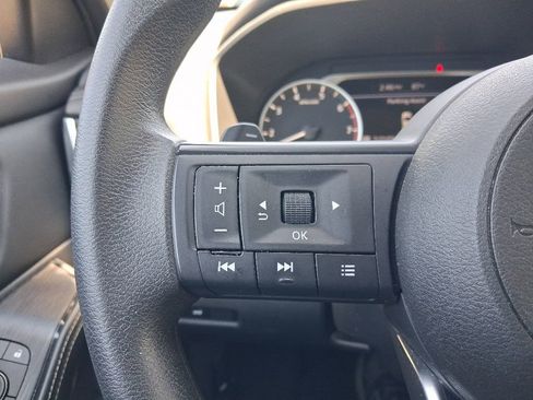 Used 2024 Nissan Rogue SV FWD image 25