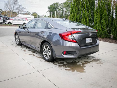 Used 2018 Honda Civic EX image 8