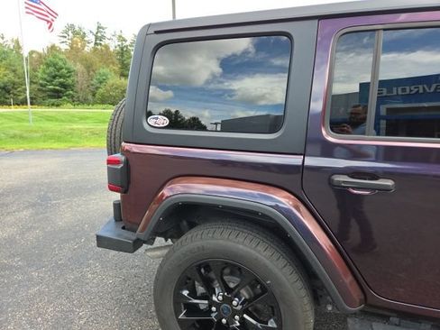 Used 2024 Jeep Wrangler Unlimited Sahara w/ Technology Group AWD/4WD image 12