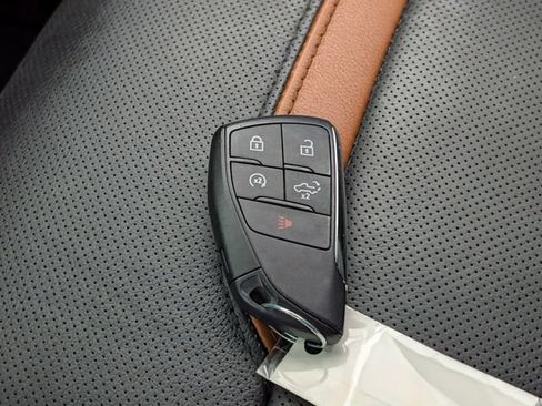Used 2024 GMC Sierra 1500 AT4 w/ Technology Package AWD/4WD image 42