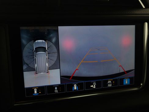 Used 2021 GMC Yukon XL Denali w/ Denali Premium Package image 32