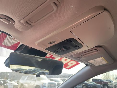 Used 2023 Toyota Camry SE image 19