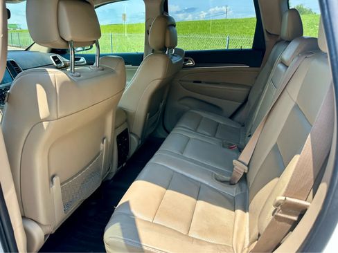 Used 2017 Jeep Grand Cherokee Limited w/ Luxury Group II AWD/4WD image 12