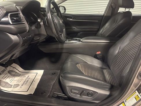 Used 2018 Toyota Camry L image 15