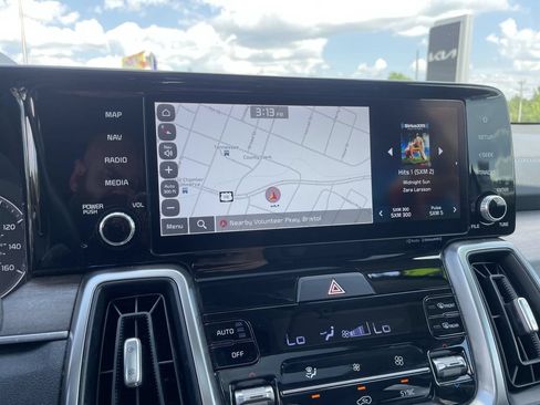 Certified 2023 Kia Sorento EX w/ Panoramic Sunroof Package FWD image 14
