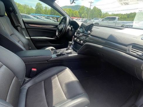 Used 2018 Honda Accord Sport image 17