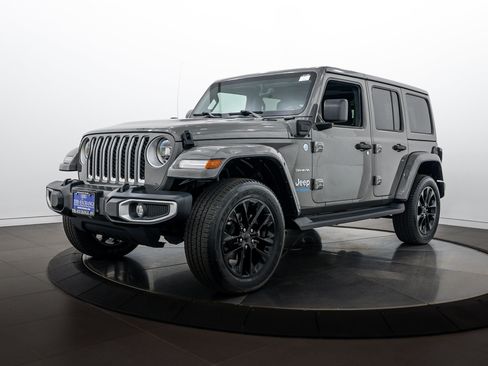Used 2021 Jeep Wrangler Unlimited Sahara w/ Cold Weather Group AWD/4WD image 6