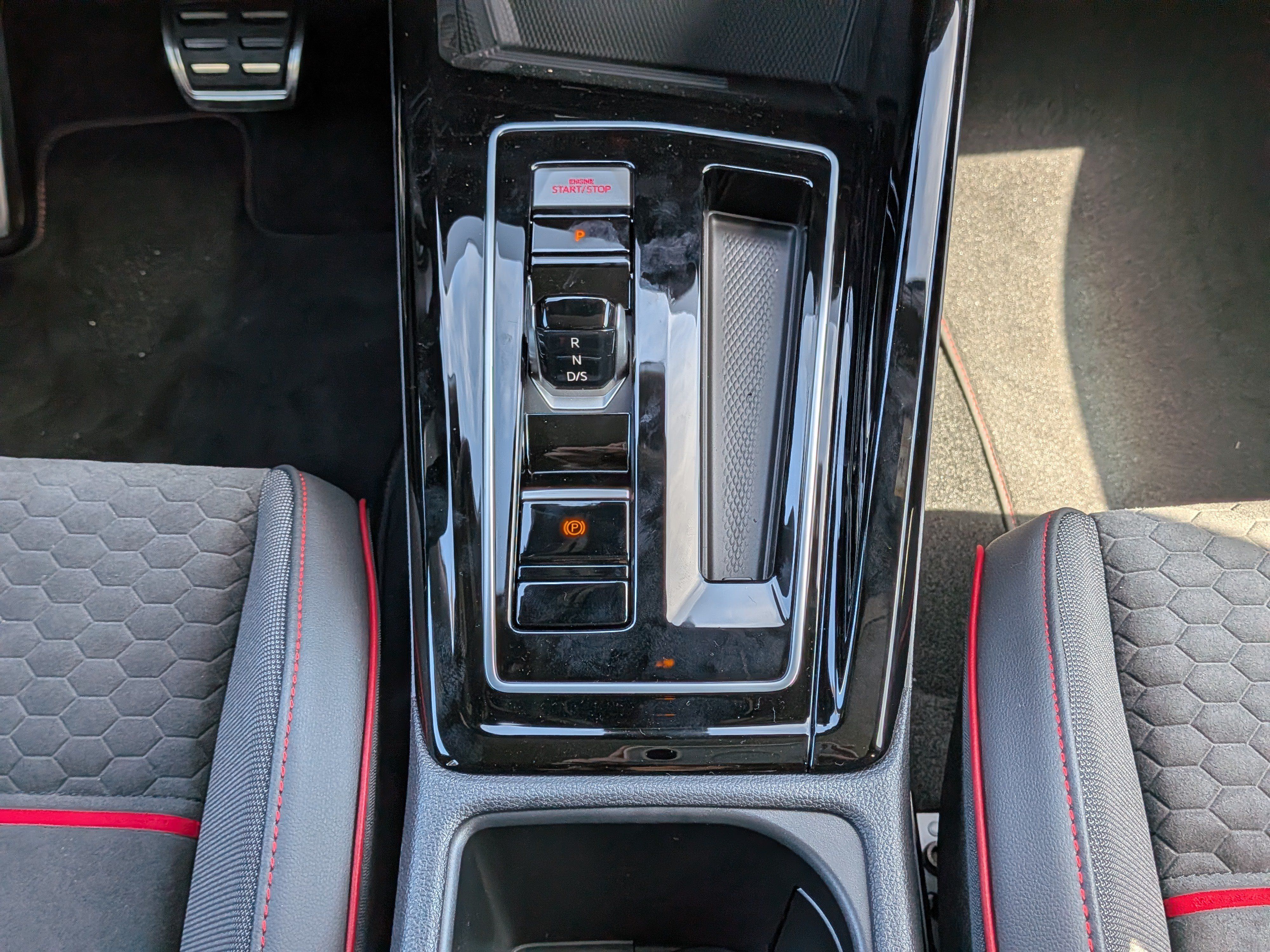 New 2026 Volkswagen GTI SE FWD image 18