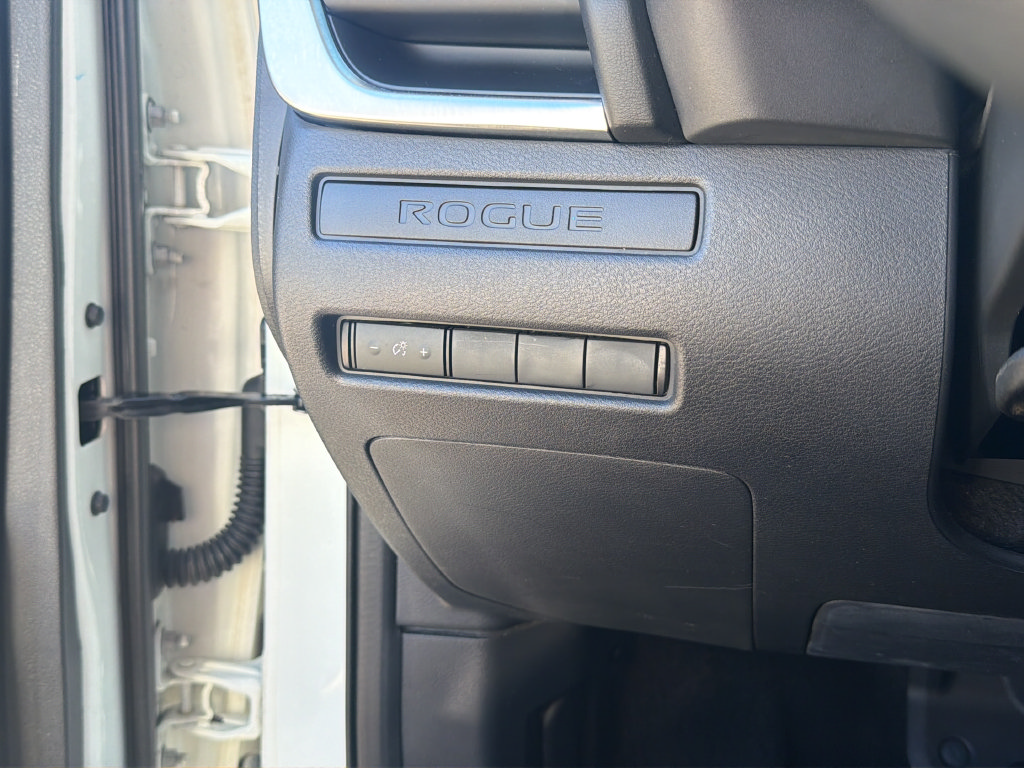 Used 2021 Nissan Rogue S FWD image 22