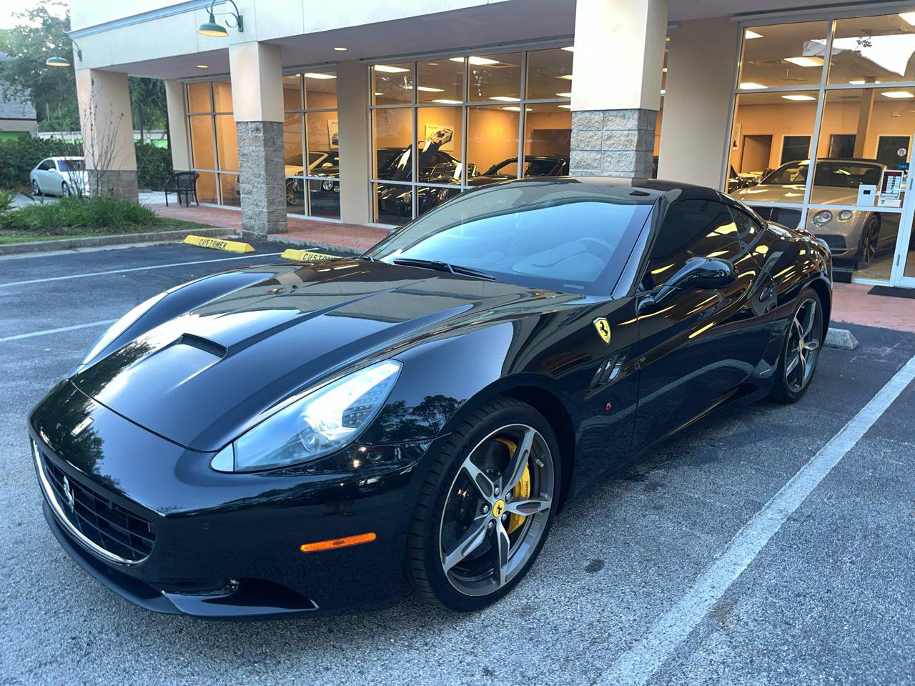 Used 2010 Ferrari California RWD image 25
