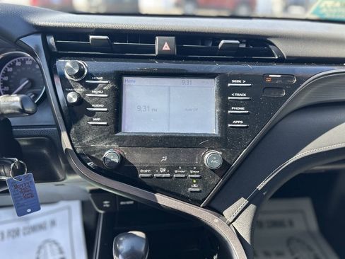 Used 2019 Toyota Camry SE FWD image 11