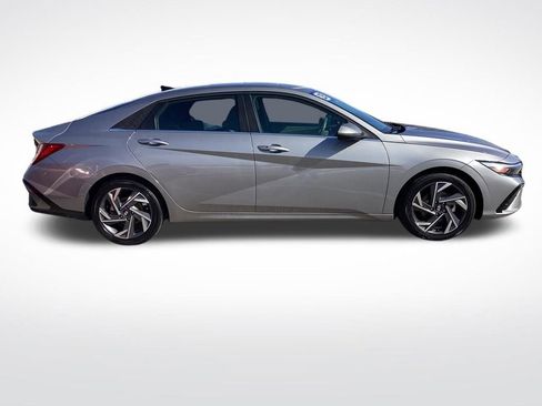 Used 2025 Hyundai Elantra SEL image 14