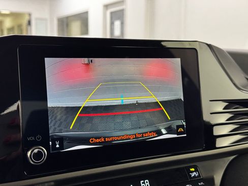 Used 2025 Toyota Camry LE image 13