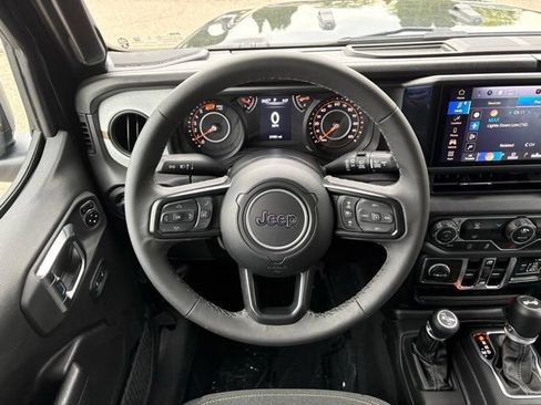 Used 2025 Jeep Wrangler Unlimited Sport AWD/4WD image 11