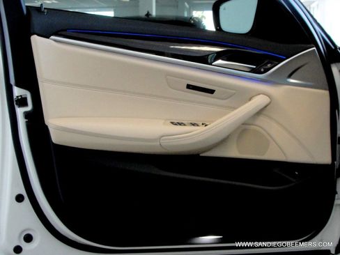 Used 2022 BMW 540i w/ M Sport Package image 26