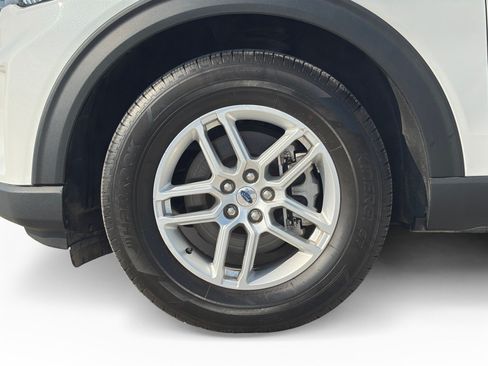 Certified 2025 Ford Explorer Active w/ Active Comfort Package RWD image 9
