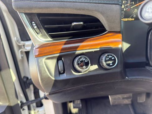 Used 2015 Cadillac Escalade Luxury image 14