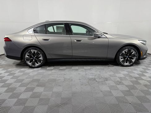 New 2025 BMW 530i xDrive image 2