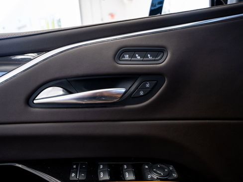 Used 2022 Cadillac Escalade Premium Luxury image 28