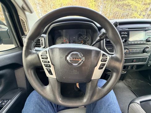 Used 2017 Nissan Titan S image 11